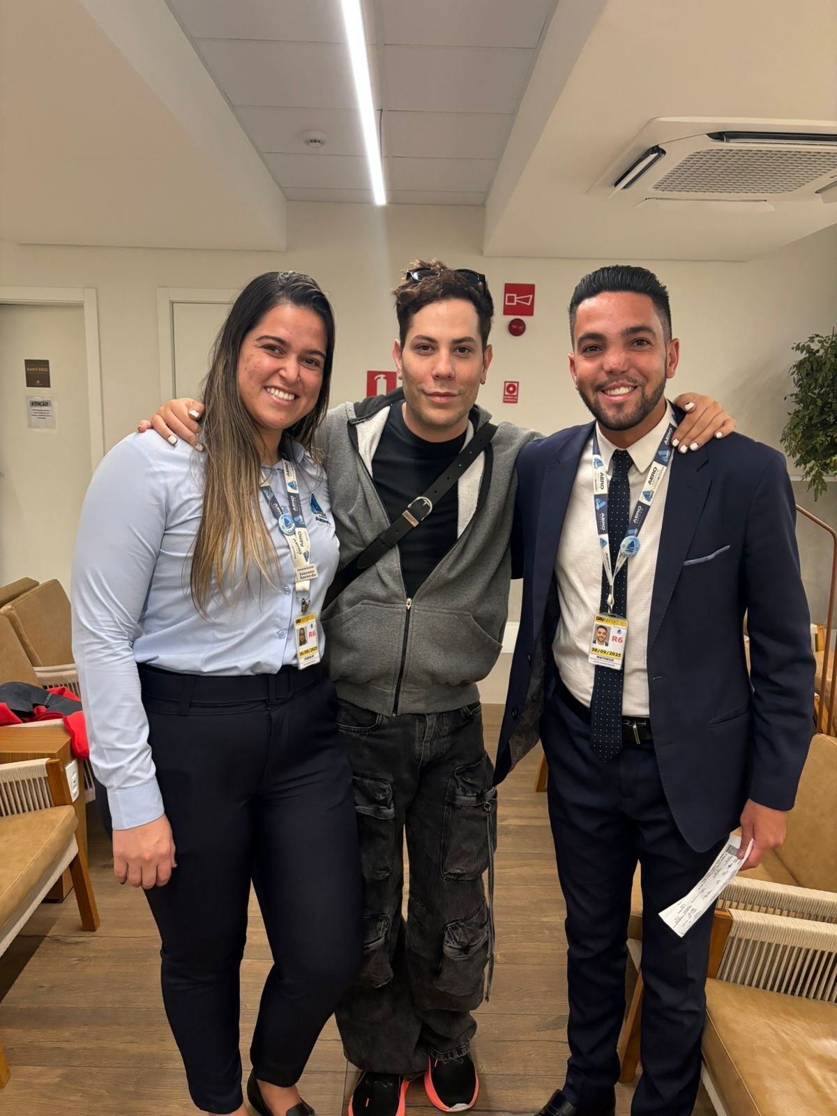 Aero Service recepciona Christian Chávez do RBD em Guarulhos